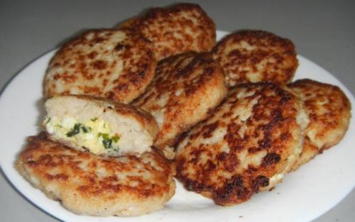 Куриные котлеты рецепт. Куриные котлеты с начинкой из сыра с яйцом