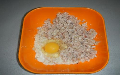 Куриные котлеты рецепт. Куриные котлеты с начинкой из сыра с яйцом