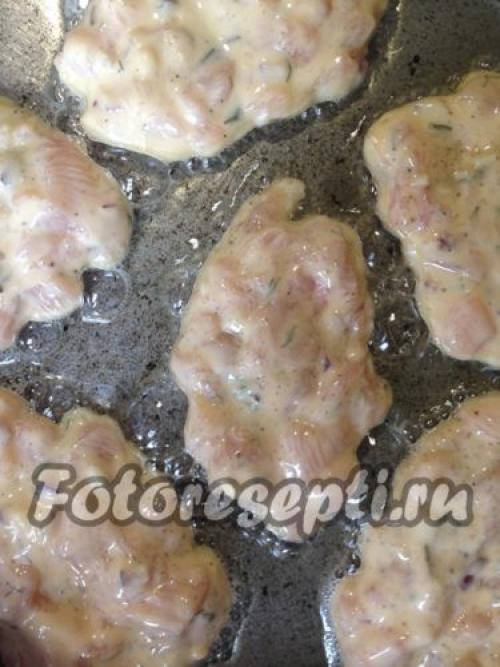 Куриные оладьи из куриной грудки кусочками. Куриные оладьи из куриной грудки