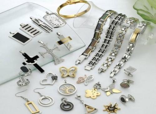 Медицинское золото можно мочить. Как почистить изделия из медицинского сплава?