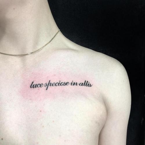 Тату на ключицах. Тату на ключице – значение