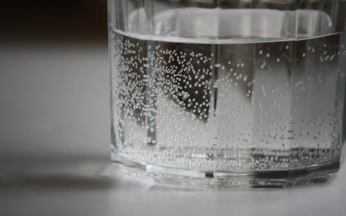 Сколько воды в стакане. Сколько грамм в стакане продуктов – удобная таблица для хозяйки 01 Сколько воды в стакане. Сколько грамм в стакане продуктов – удобная таблица для хозяйки 01