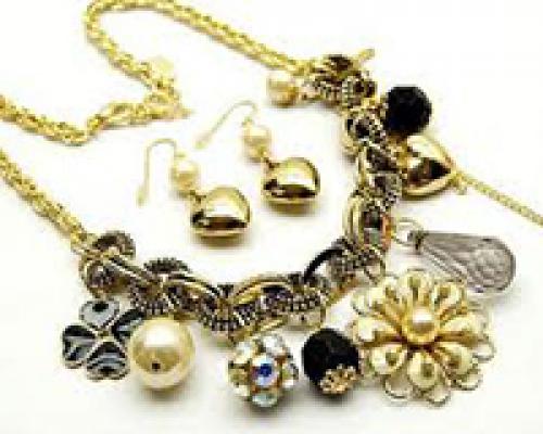 Бижутерия покраснела. Почему бижутерия может быть опасной?