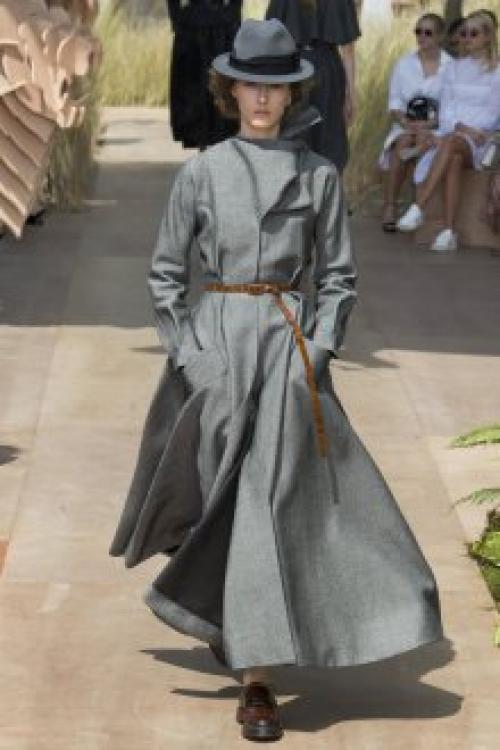 С чем носить серое пальто до колена. Безупречные оттенки серого в моделях женских пальто