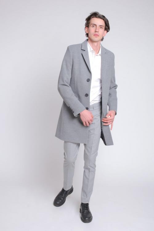 С чем носить серое мужское пальто. С чем носить мужское серое пальто?