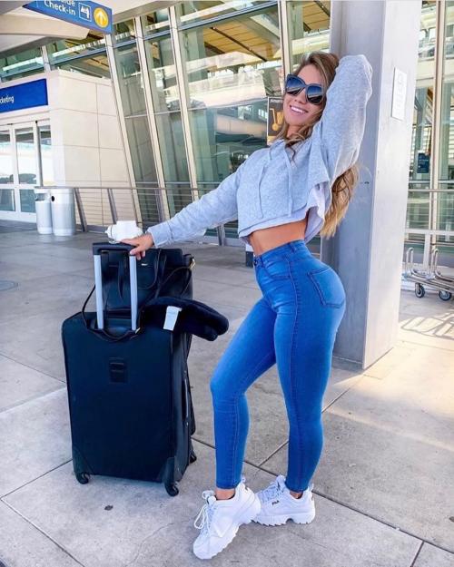 Как должны сидеть джинсы на девушке?