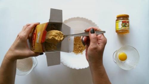 Маска из горчицы для жирных волос. Маска для жирных волос в домашних условиях: лечение жирности у корней и на концах, народные средства с горчицей, травы, сода, дегтярное мыло, отвары, глина, уксус