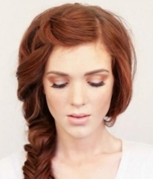 Прически для отращивания челки. Укладка при помощи утюжка, фена и плойки