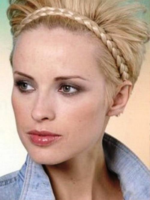 Прически для отращивания челки. Укладка при помощи утюжка, фена и плойки