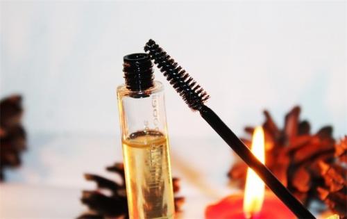 Как отрастить густоту бровей. Натуральные масла для бровей