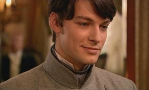 Даниил Страхов жена. Актер Даниил Страхов впервые вывел в свет свою жену и ее внешность тут же осудили критики