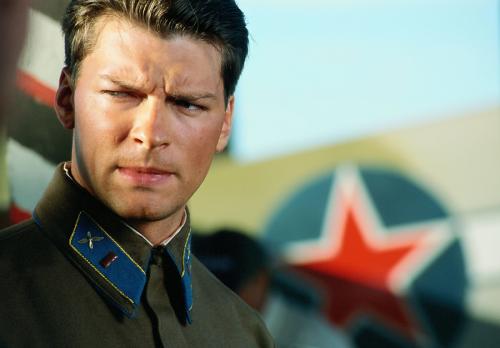 Даниил Страхов жена. Актер Даниил Страхов впервые вывел в свет свою жену и ее внешность тут же осудили критики