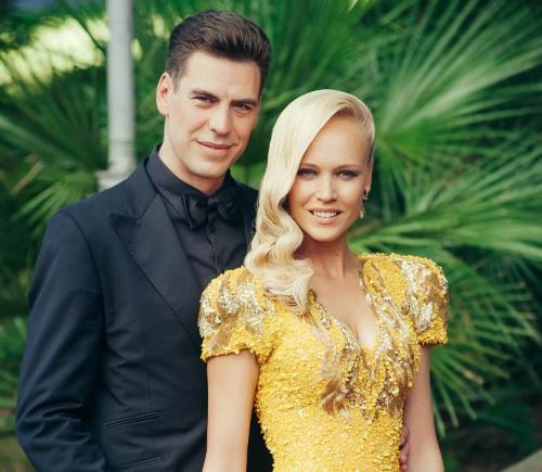 Некрасивые жены красивых актеров. Звезды, выбравшие некрасивых жен и мужей 12