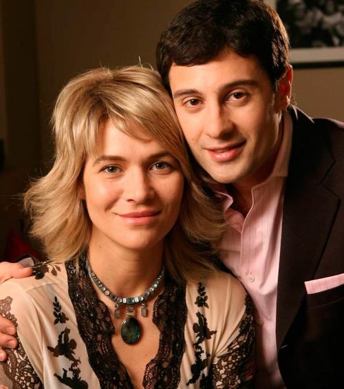 Некрасивые жены красивых актеров. Звезды, выбравшие некрасивых жен и мужей 15