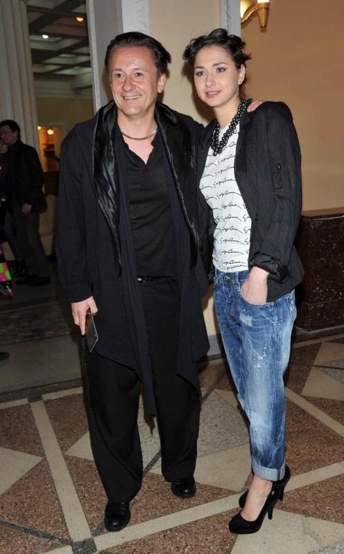 Некрасивые жены красивых актеров. Звезды, выбравшие некрасивых жен и мужей 23