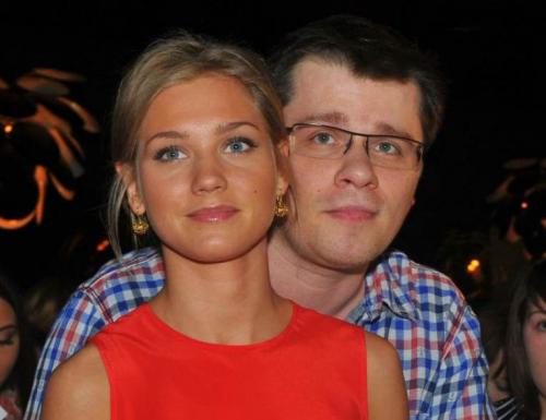 Жены российских знаменитостей. Самые красивые жёны российских актёров (15 фото)