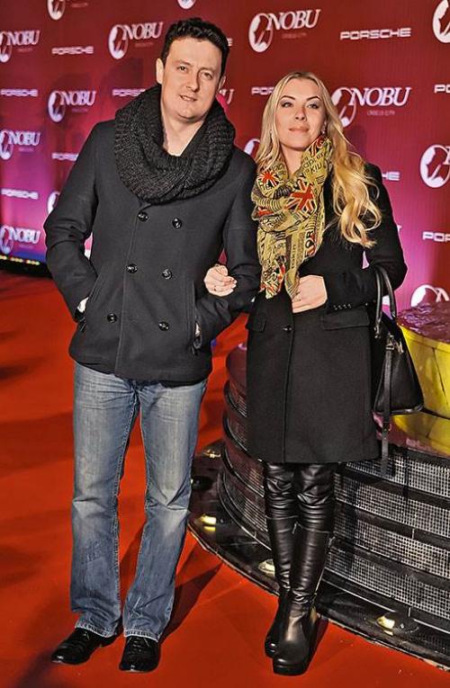 Некрасивые жены красивых актеров. Звезды, выбравшие некрасивых жен и мужей 25