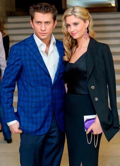 Некрасивые жены красивых актеров. Звезды, выбравшие некрасивых жен и мужей 24