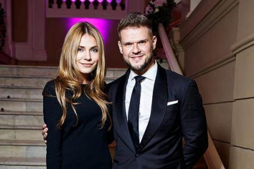 Некрасивые жены красивых актеров. Звезды, выбравшие некрасивых жен и мужей 18