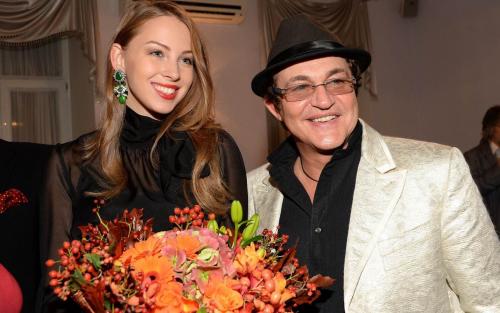 Жены российских знаменитостей. Самые красивые жёны российских актёров (15 фото)