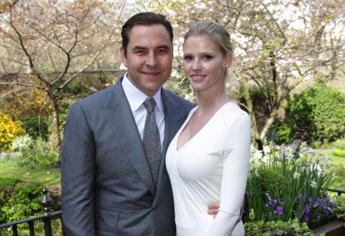 Некрасивые жены красивых актеров. Звезды, выбравшие некрасивых жен и мужей