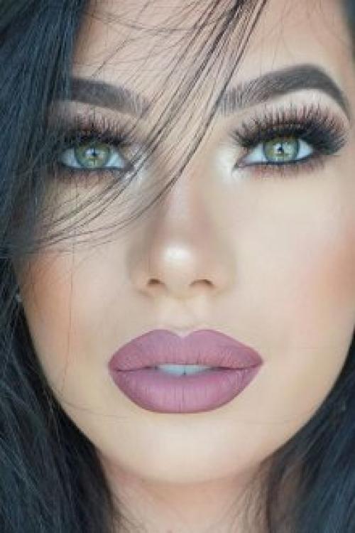 Оттенки помады для брюнеток с карими глазами. Выбор помады для брюнеток по цвету глаз