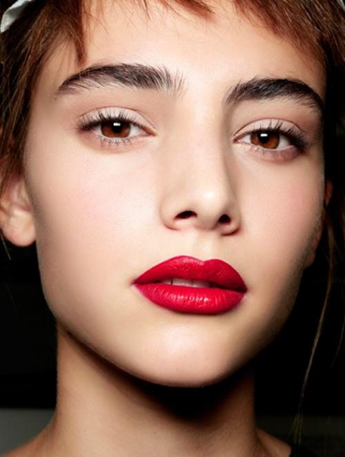 Какой цвет помады подходит смуглым брюнеткам с карими глазами. Помада относительно цвета кожи
