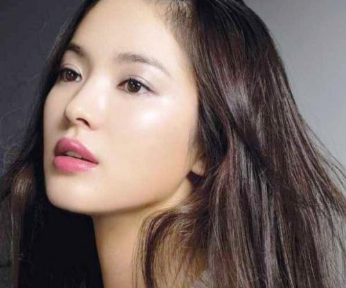 Какой цвет помады подходит смуглым брюнеткам с карими глазами. Помада относительно цвета кожи