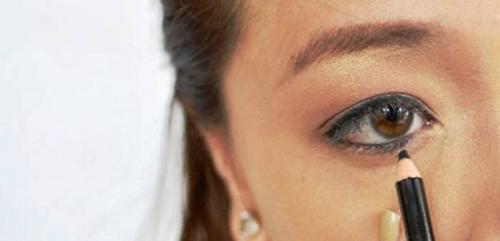 Как красиво накрасить глаза карандашом и тушью. Как научится красиво красить глаза карандашом