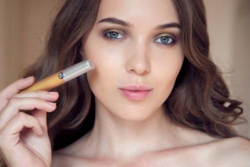 Макияж для серо голубых глаз и темных волос. Макияж для брюнеток с голубыми глазами