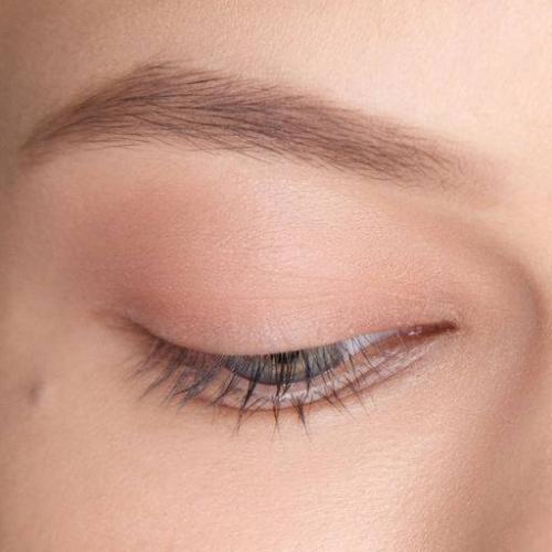 Макияж для серо голубых глаз и темных волос. Макияж для брюнеток с голубыми глазами