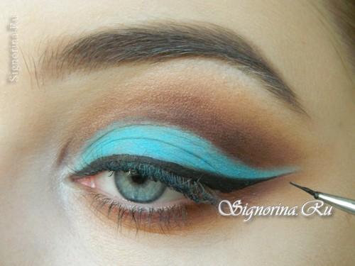 Макияж для черных волос и голубых глаз. Соблазнительный яркий макияж для тёмных волос и голубых глаз: урок пошагово с фото 10