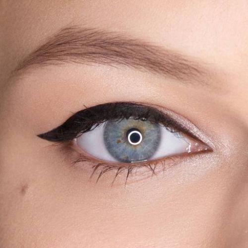 Макияж для серо голубых глаз и темных волос. Макияж для брюнеток с голубыми глазами
