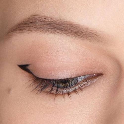 Макияж для серо голубых глаз и темных волос. Макияж для брюнеток с голубыми глазами