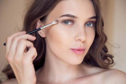 Макияж для серо голубых глаз и темных волос. Макияж для брюнеток с голубыми глазами