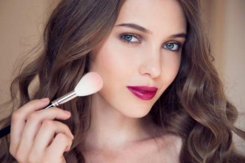 Макияж для серо голубых глаз и темных волос. Макияж для брюнеток с голубыми глазами