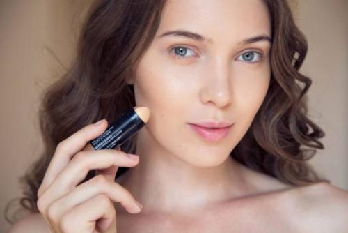 Макияж для серо голубых глаз и темных волос. Макияж для брюнеток с голубыми глазами