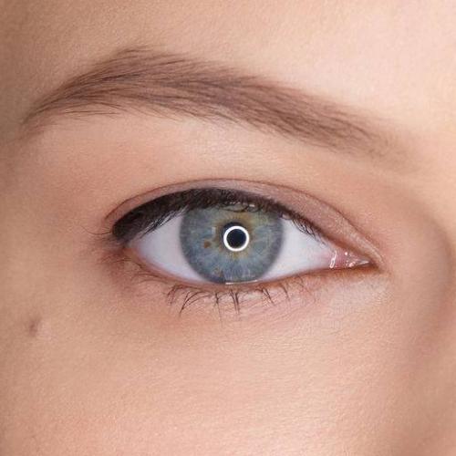 Макияж для серо голубых глаз и темных волос. Макияж для брюнеток с голубыми глазами