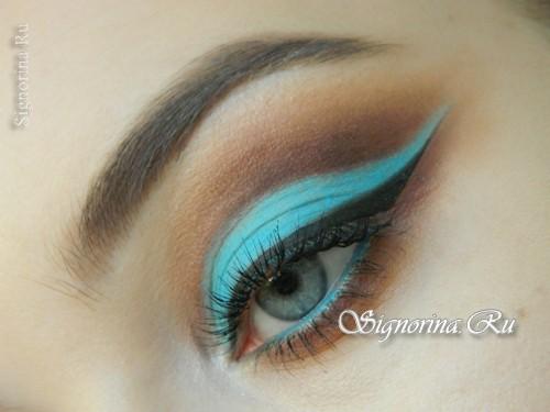 Макияж для черных волос и голубых глаз. Соблазнительный яркий макияж для тёмных волос и голубых глаз: урок пошагово с фото 13