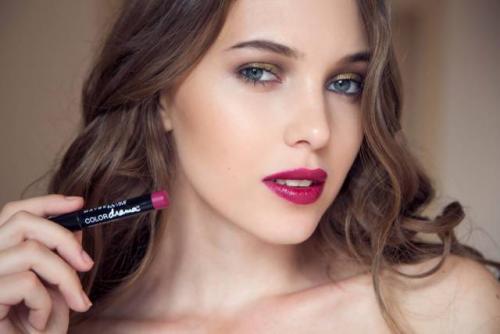 Макияж для серо голубых глаз и темных волос. Макияж для брюнеток с голубыми глазами