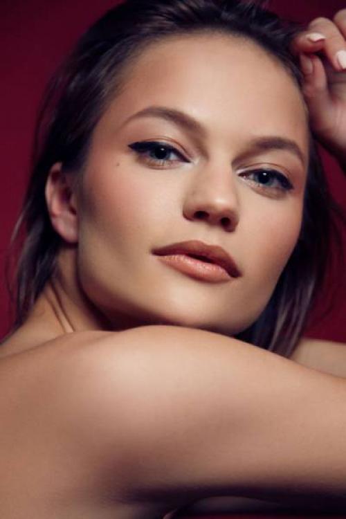 Макияж для серо голубых глаз и темных волос. Макияж для брюнеток с голубыми глазами