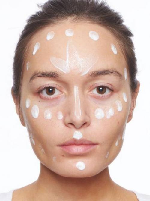 Как правильно наносить тональный крем. Как правильно наносить макияж на лицо?