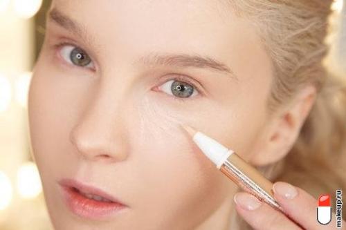 Как правильно наносить тон на лицо. Порядок нанесения макияжа: 6 шагов