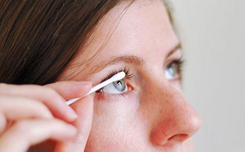 Как правильно мазать ресницы касторовым маслом. Наносим касторовое масло правильно