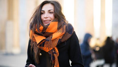 Как красиво завязать платок на голове летом. Как носить большой платок — 10 способов и 100 фото