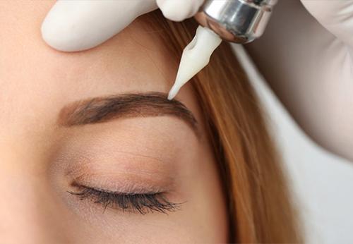 Как правильно ухаживать за бровями после перманентного макияжа. Особенности ухода за татуажем бровей в первые дни