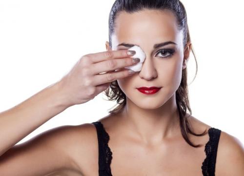 Снять макияж в домашних условиях. Какими натуральными средствами можно смыть макияж 09 Снять макияж в домашних условиях. Какими натуральными средствами можно смыть макияж 09