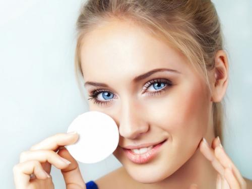 Как смыть макияж без мицеллярной воды. Обзор косметической продукции для правильного демакияжа