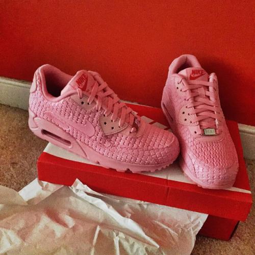 Розовые кроссовки лук. Кроссовки тоже могут быть розовыми