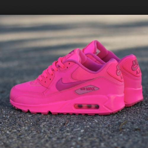 Розовые кроссовки лук. Кроссовки тоже могут быть розовыми